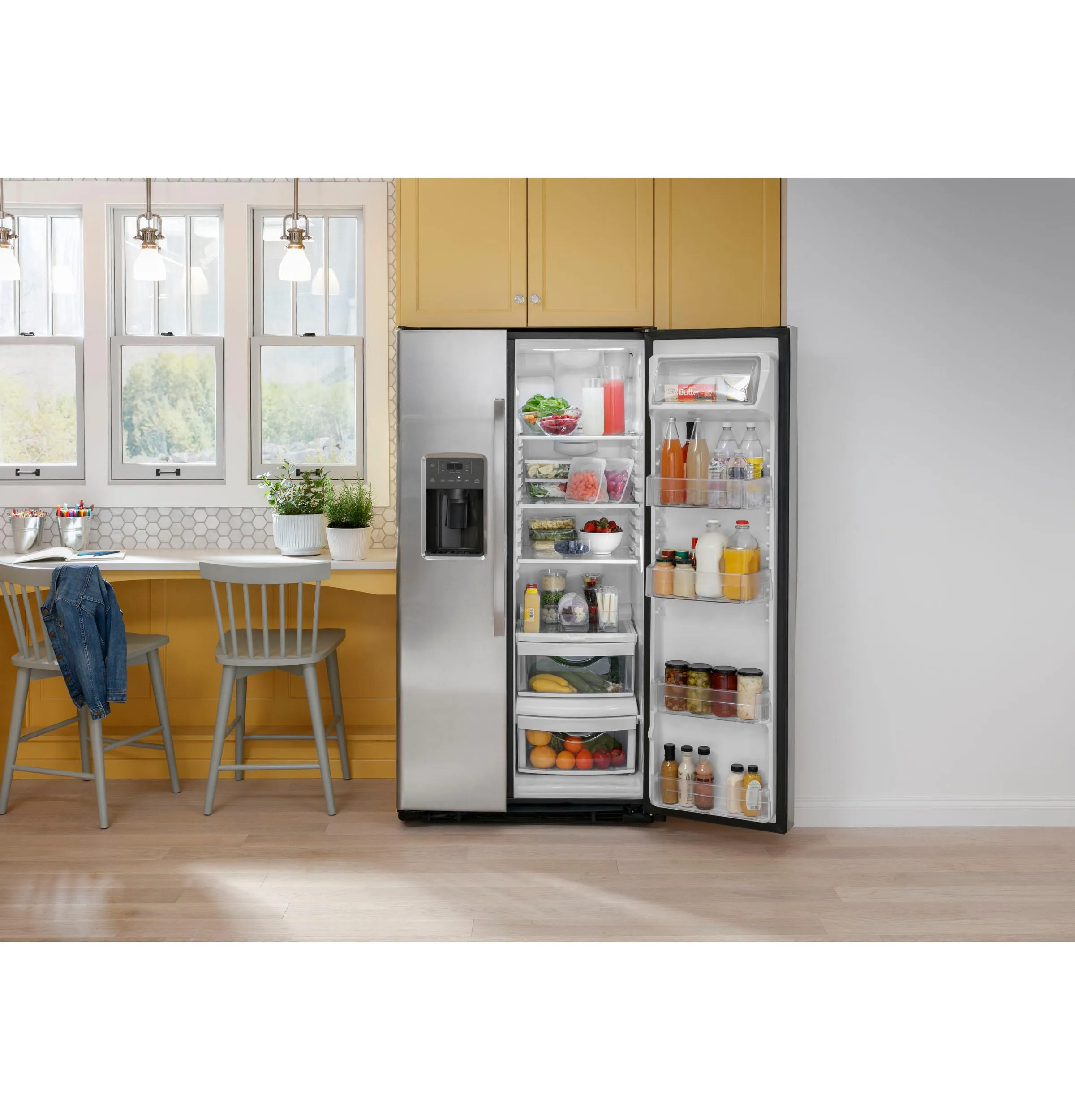 GSE25GGPBB GE® ENERGY STAR® 25.3 Cu. Ft. Side-By-Side Refrigerator